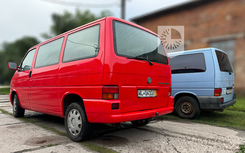 dva-mikroavtobusy-volkswagen-T4-multivan-dlya-nashyh-zahisnykiv